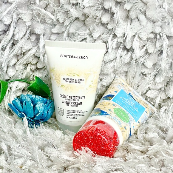 New w/tag Bundle Fruits & Passion Shower Cream (2oz)&Vanilla frosting Body Cream - Picture 3 of 6